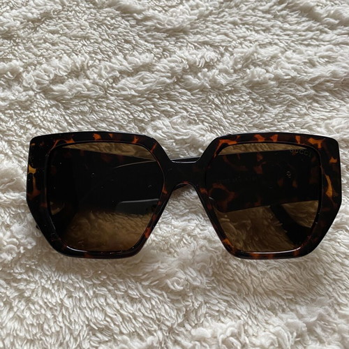 Gucci sunglasses like new, brown