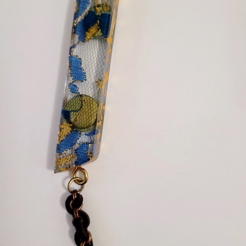 Multicolored necklace with plexiglass.
