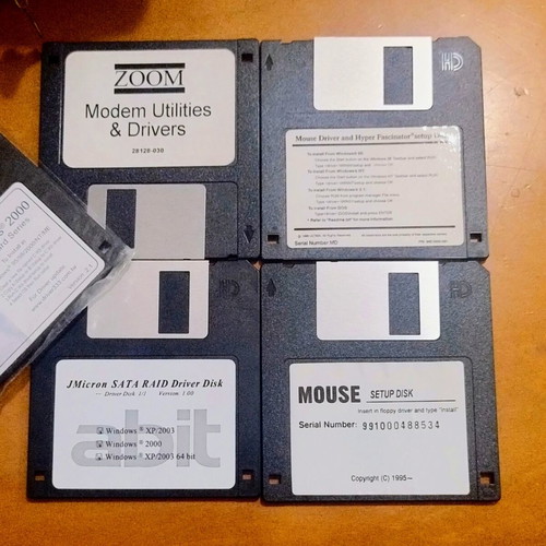 Pack of 2 cases with 43 floppy disks 3.5" vintage