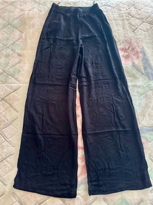 Women's black summer pants like new with elastic waist, size S