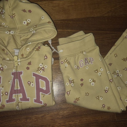 Gap girls' set size 4 years like new, yellow