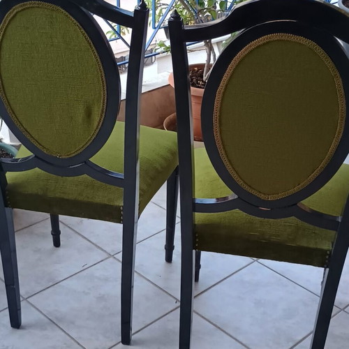 Dining chairs vintage set of 4, like new, velvet fabric, carved detail