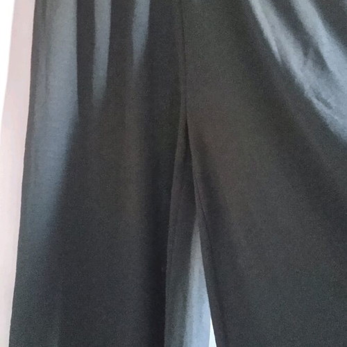 Women's cropped pants like new, black, comfortable fit