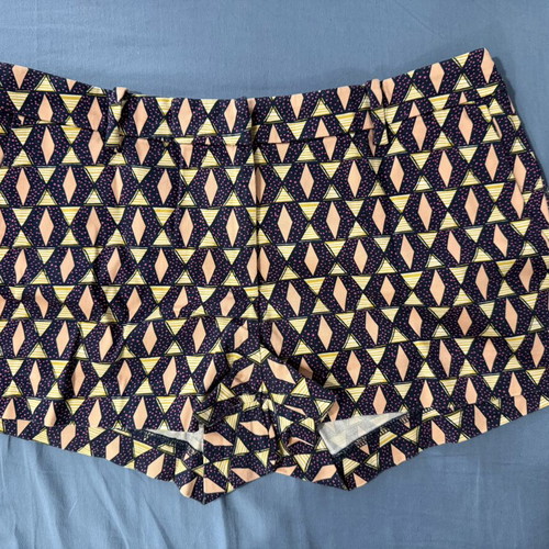 H&M women's shorts with geometric pattern, low waist
