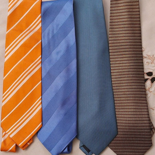 Ties like new, pack of 12 in various colors