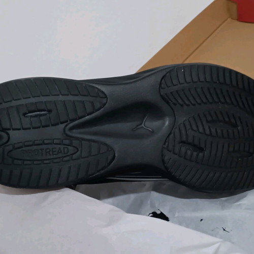 Puma sport shoes size 43 waterproof, new