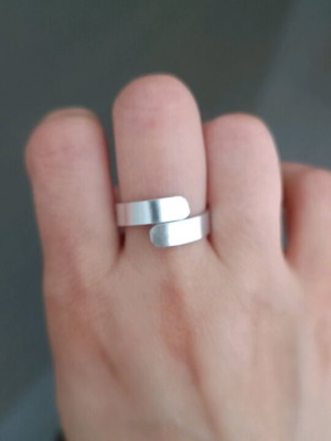 Minimal silver ring new with adjustable aluminum wire