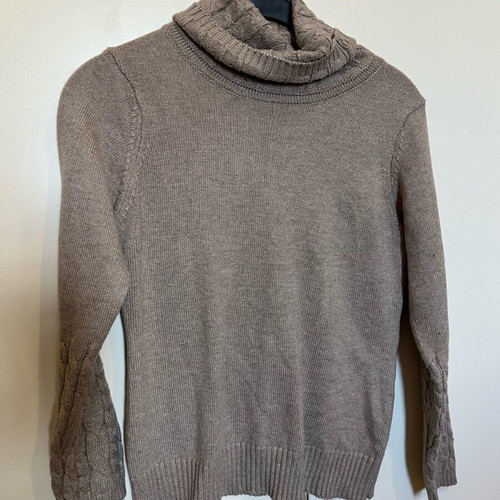 Women's beige turtleneck sweater like new, size M