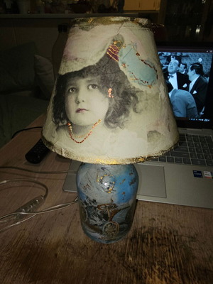 Una bella ragazza vintage table lamp new with decoupage and hand painting