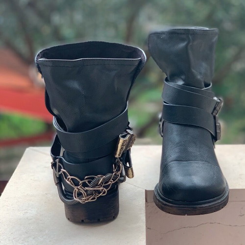 Boots used, size 39, black with removable belt and chains