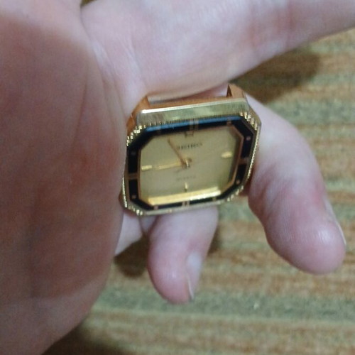 Seiko watch used, gold color, unisex
