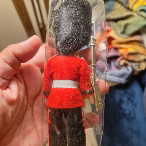 Vintage London Royal Guard souvenir doll like new