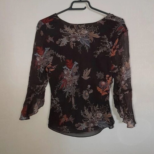 Brown blouse with flowers new, in excellent condition