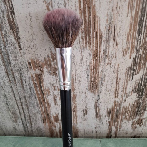 Blush brush used, number 717 by Japonesque