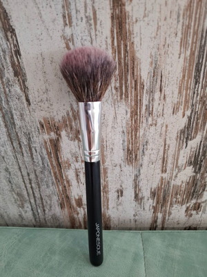 Blush brush used, number 717 by Japonesque
