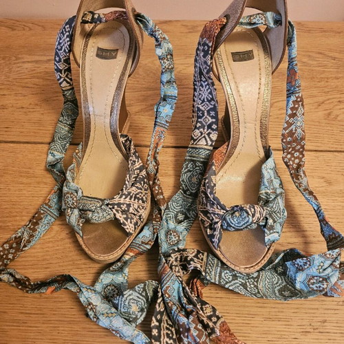 Shy sandals like new, size 40, multicolor leather tan heels