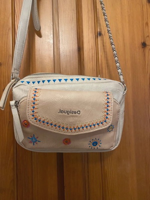 Desigual crossbody bag like new with embroidery beige