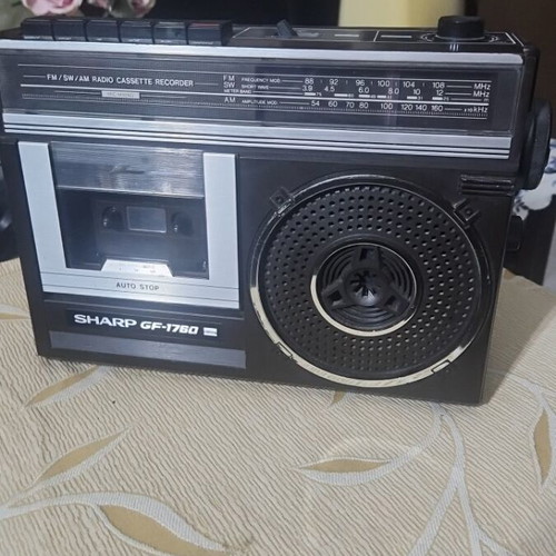 Sharp GF-1760 radio cassette used with functional speaker