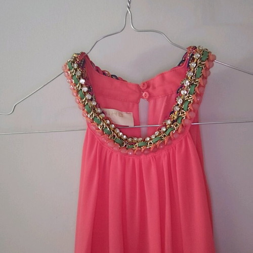 Coral dress with a jewel tie at the neck