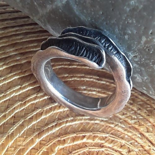 Silver 925 ring like new, size 9-9.5