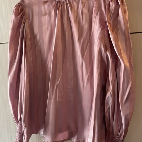 Shirt like new, sizes M and L