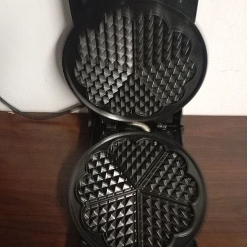 Bifinet waffle maker used, good working condition