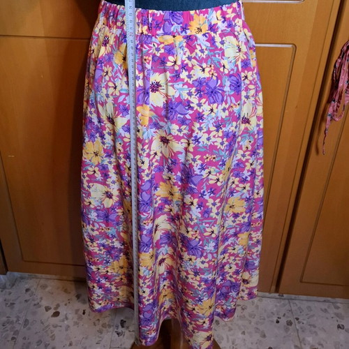 Floral skirt new, size S-M, multicolored