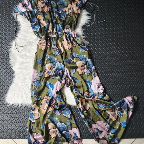 Zara floral satin jumpsuit size S like new