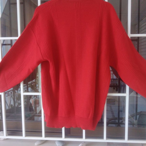 Courezze women's wool sweater size M, L like new, red