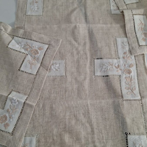 Linen hand doily set with embroidery new