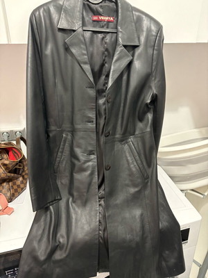 Leather trench coat size M like new, black
