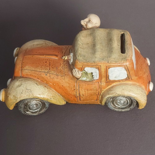 Car-shaped piggy bank like new