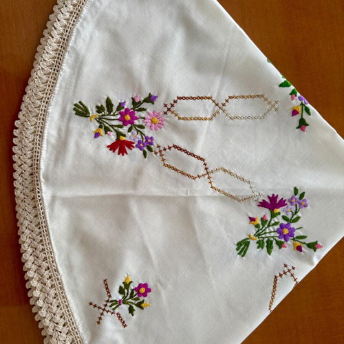 Rotonda handmade with lace edging new