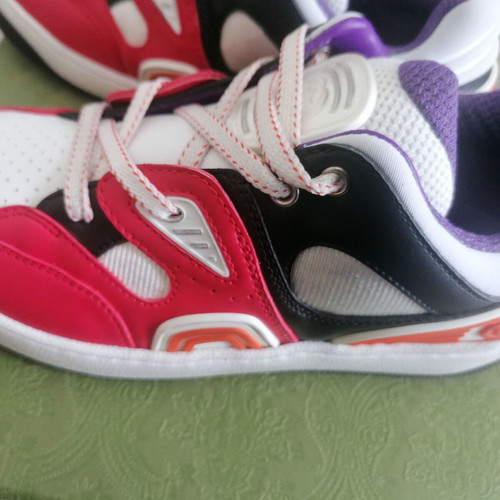 Gucci kids sneakers like new, size 33, Demetra material