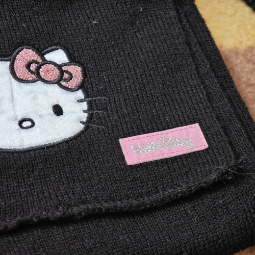 Hello Kitty hat and scarf set, black knit