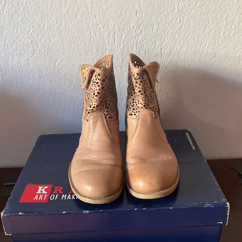Kricket leather boots like new, size 37, beige