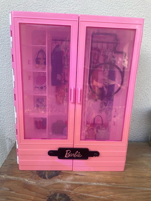 Mattel Barbie Fashionistas Ultimate Closet σαν καινούργιο με δώρο Barbie
