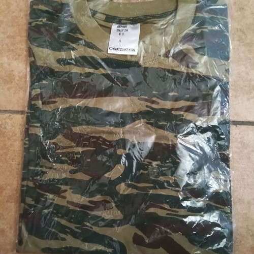 Camouflage T-shirt Small new