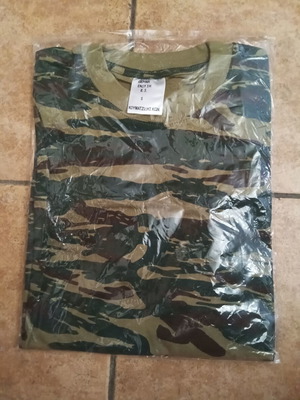 Camouflage T-shirt Small new