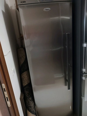 Καταψύκτης ντουλάπα inox σαν καινούργιος με μεγάλα βαθιά συρτάρια