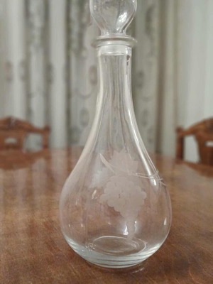 Glass decanter with stopper and engraved grape motif like new
