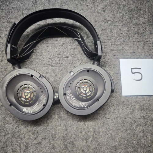 Steelseries wireless headphones for parts or repair