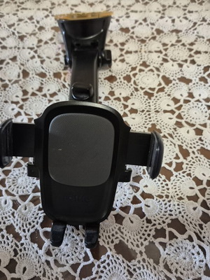 Iottie One Touch 4 car phone holder used, suction cup damaged