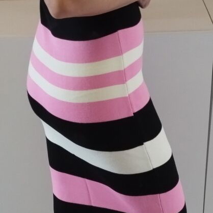 Brigitte boutique knitted dress like new, midi, fitted, black and pink