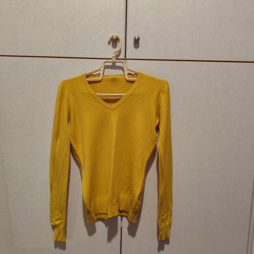Celestino yellow sweater new, size small