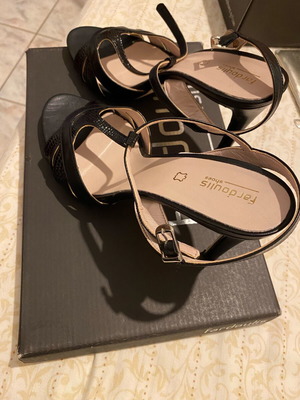 Sandals genuine leather like new, size 39, black