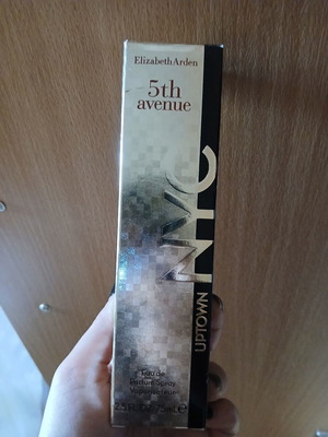 Elizabeth Arden 5th Avenue Eau de Parfum spray 75 ml