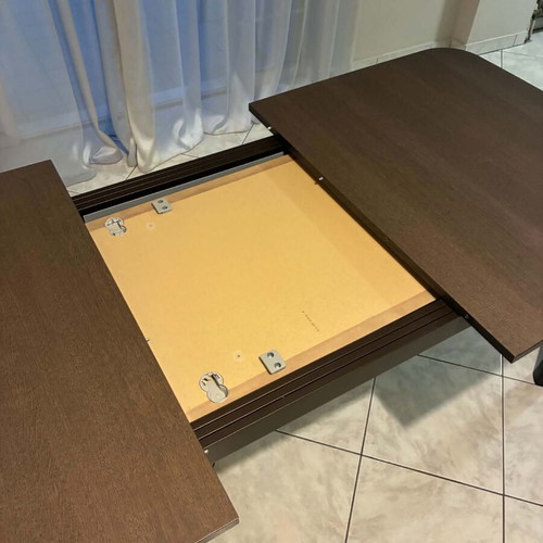 Extendable dining table up to 260cm like new