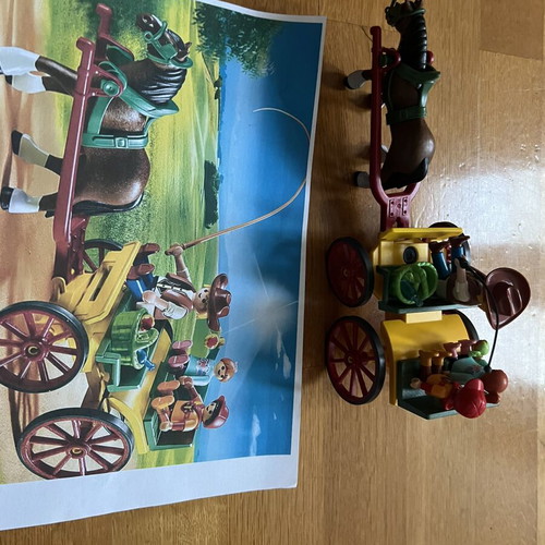 Playmobil carriage with horse and family set like new