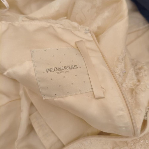Ronda wedding dress by Pronovias like new, size Small, ivory